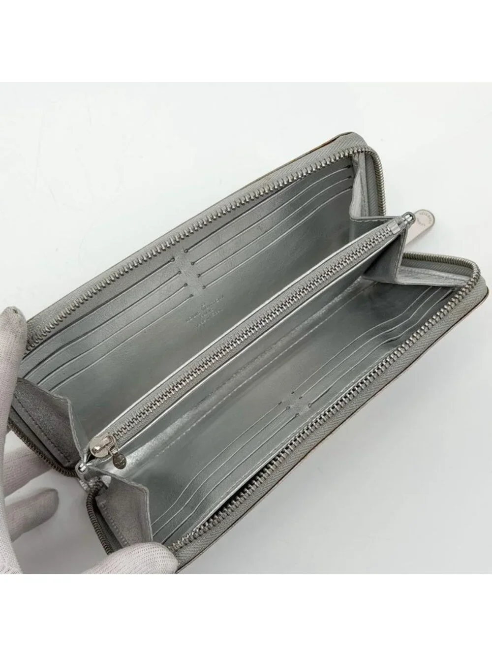 Louis Vuitton Limited Edition Zippy Wallet Suhali Silver Round